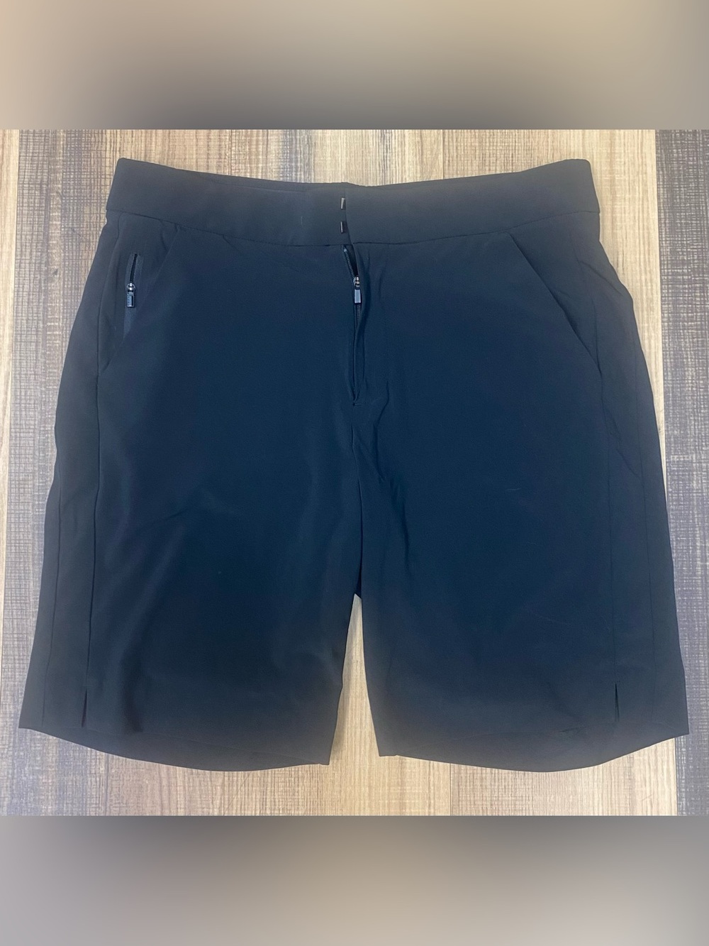 Athleta Trekkie Bermuda Stretch Black Shorts Women’s Size 6. 8” inseam